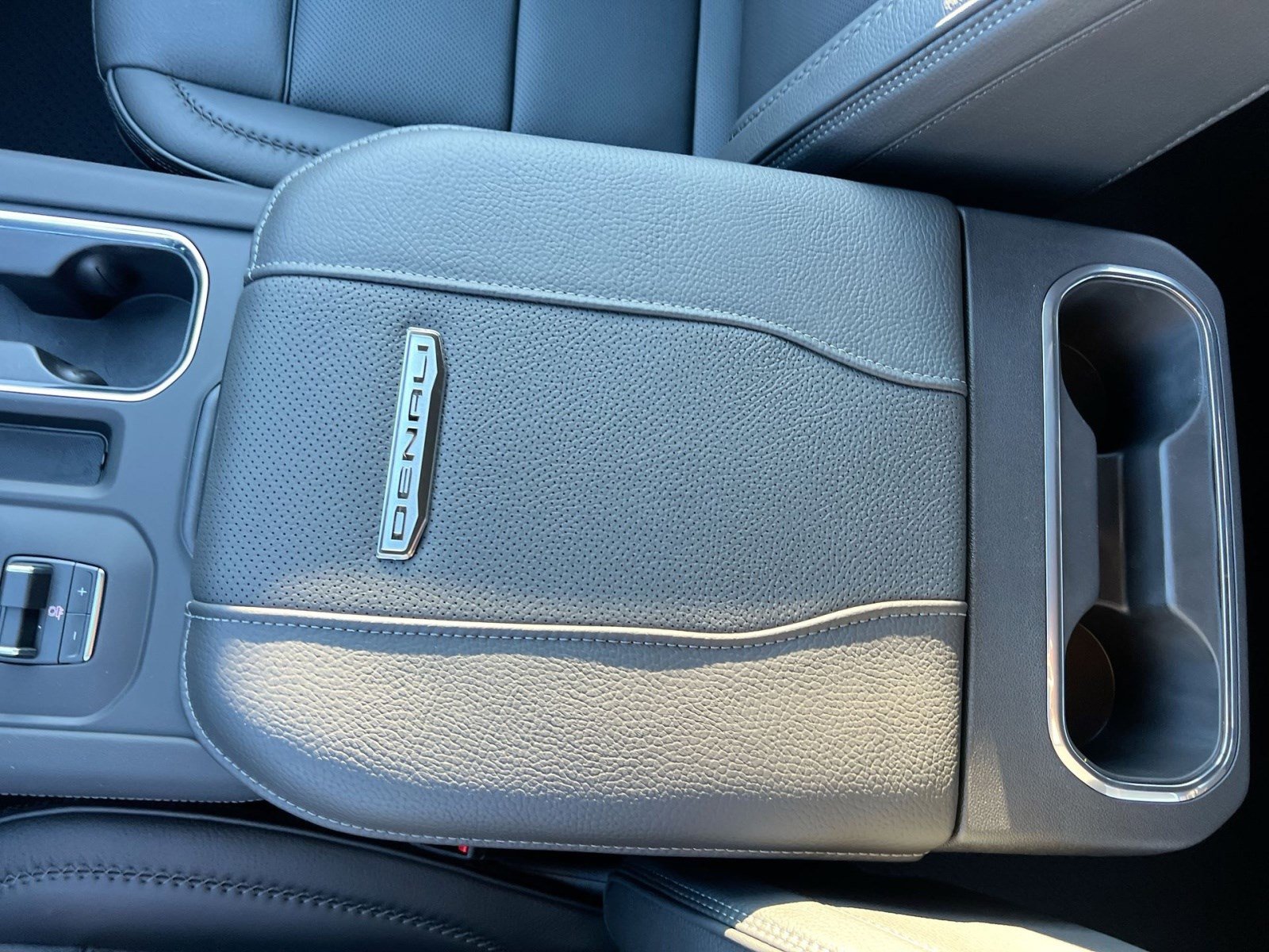 New 2026 GMC Sierra 2500 Denali w/ Denali Reserve Package image 17