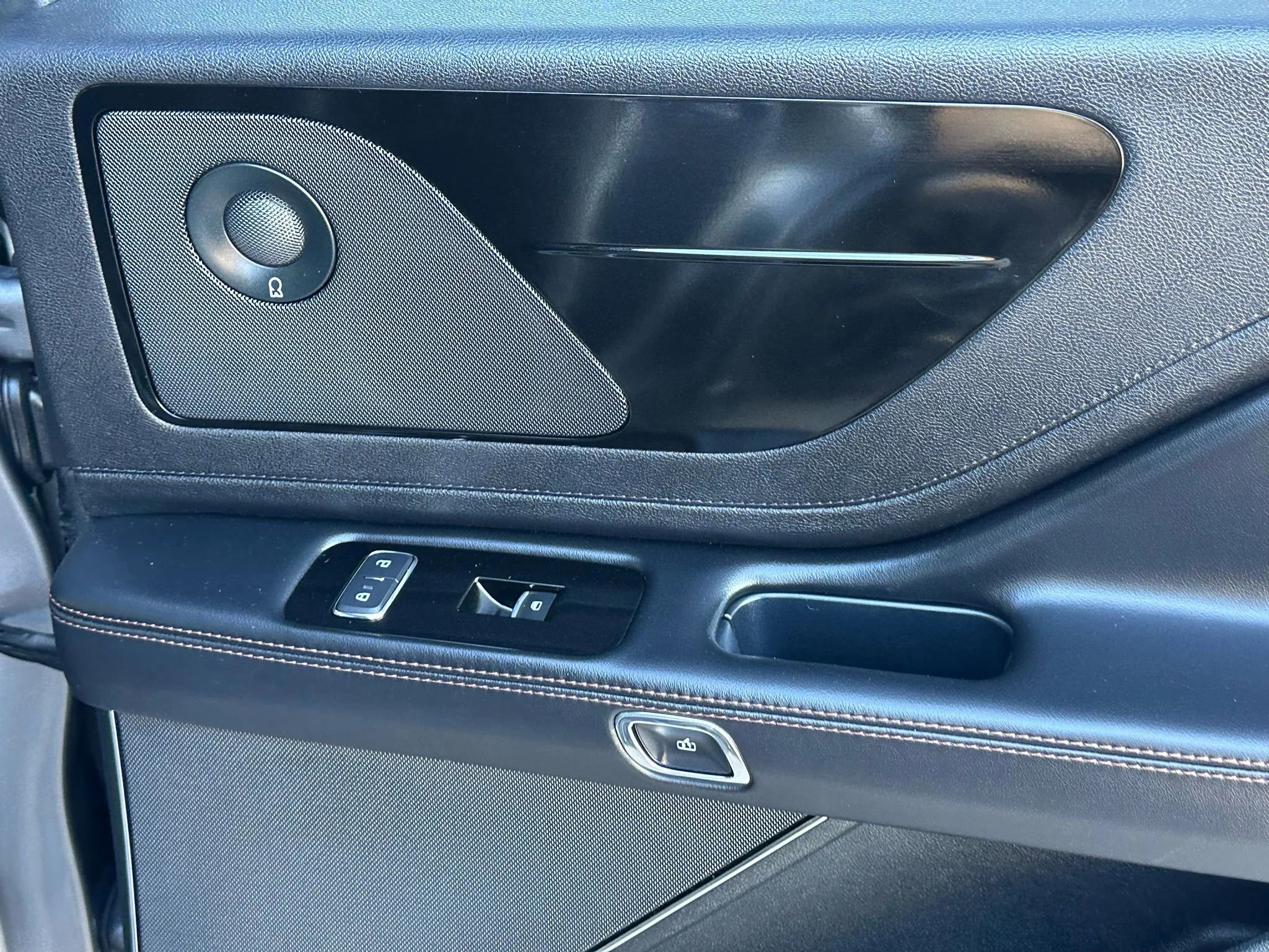 Used 2021 Lincoln Aviator Reserve w/ Equipment Group 208A image 25