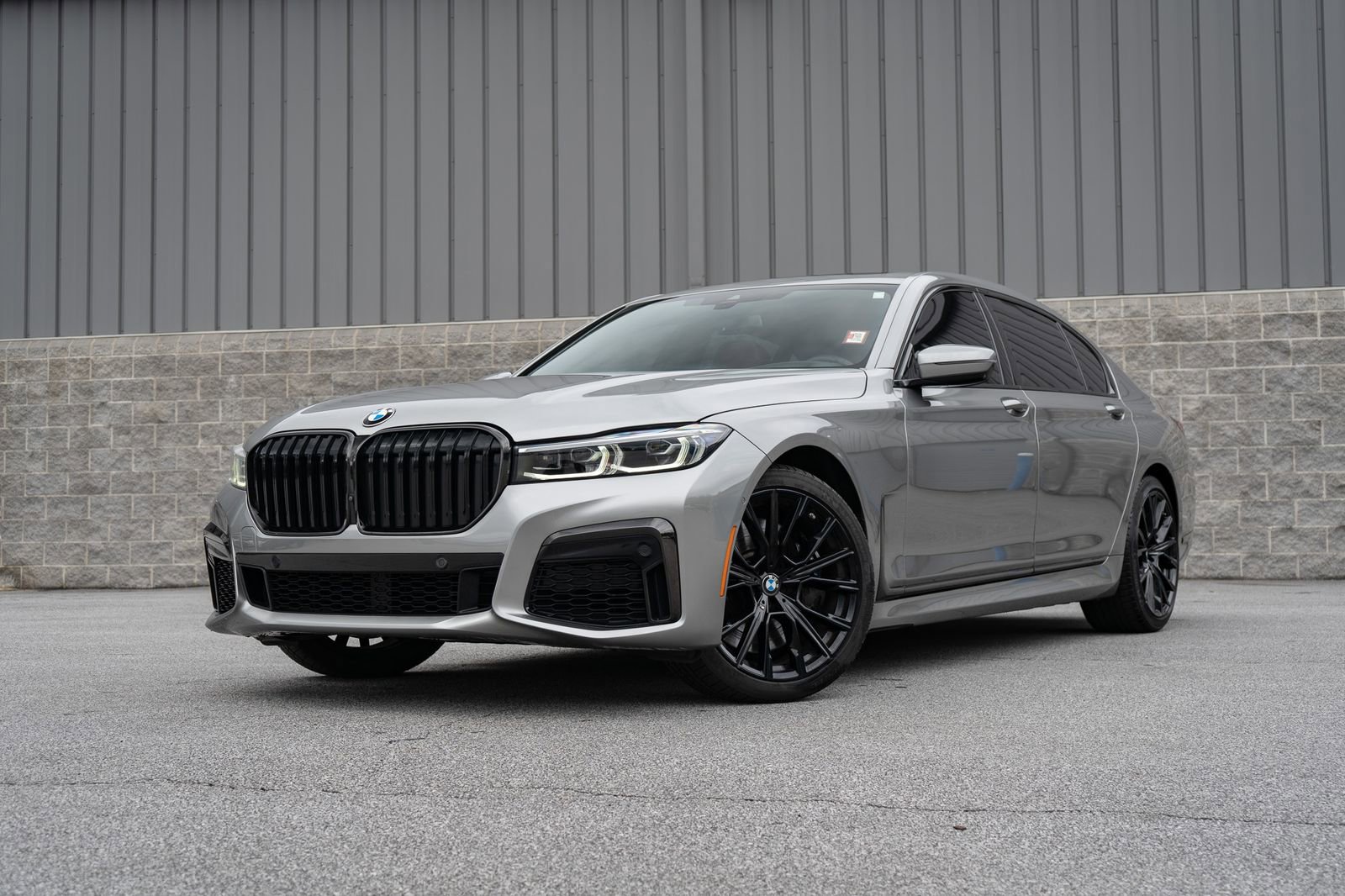 Used 2022 BMW 750i xDrive w/ Autobahn Package AWD/4WD video 2