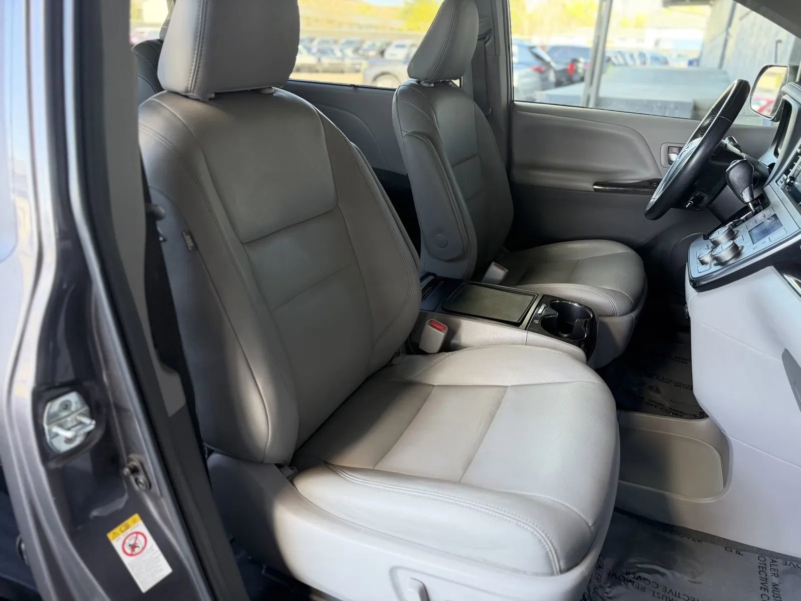 Used 2019 Toyota Sienna XLE w/ XLE Navigation Package FWD image 24