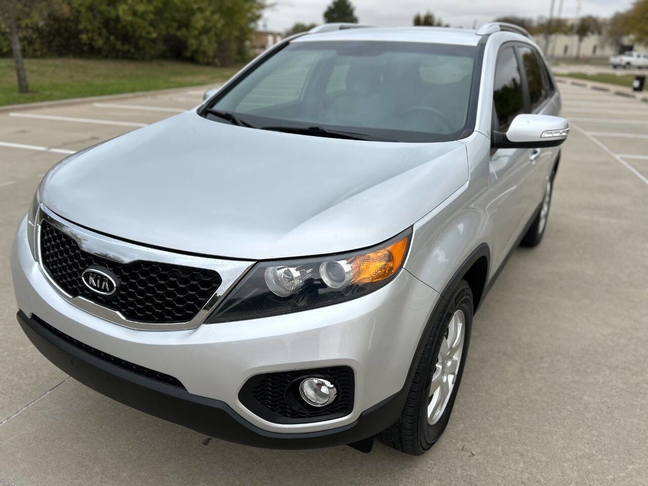 Used 2013 Kia Sorento LX w/ Convenience Pkg image 2