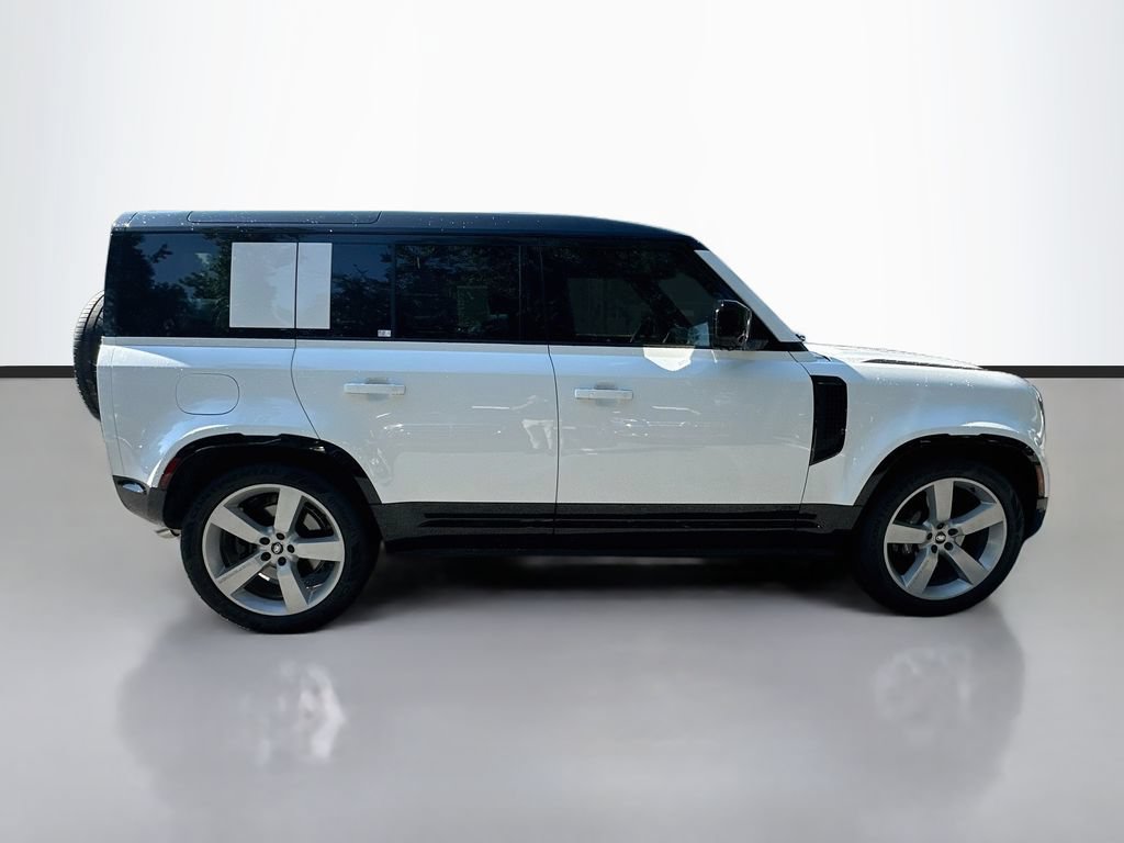 Used 2025 Land Rover Defender 110 V8 AWD/4WD image 4
