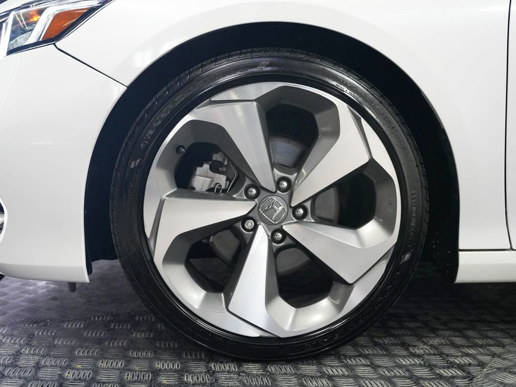 Used 2018 Honda Accord Touring image 9