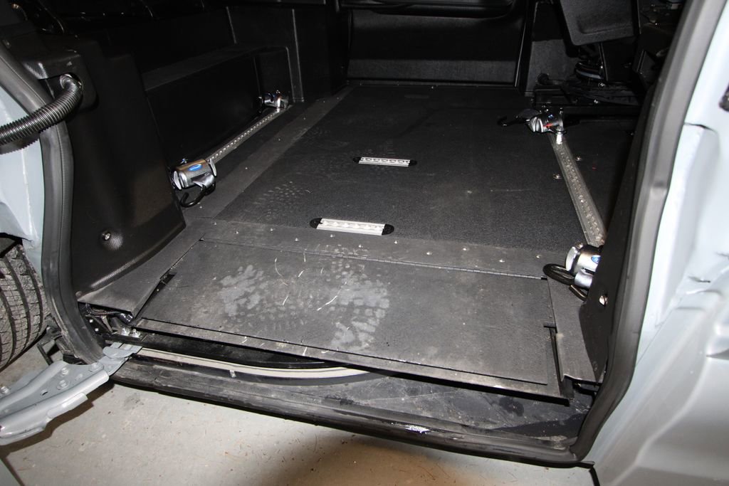 Used 2023 Toyota Sienna XSE image 30