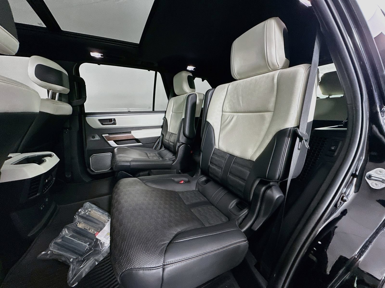 Certified 2023 Toyota Sequoia Capstone AWD/4WD image 25