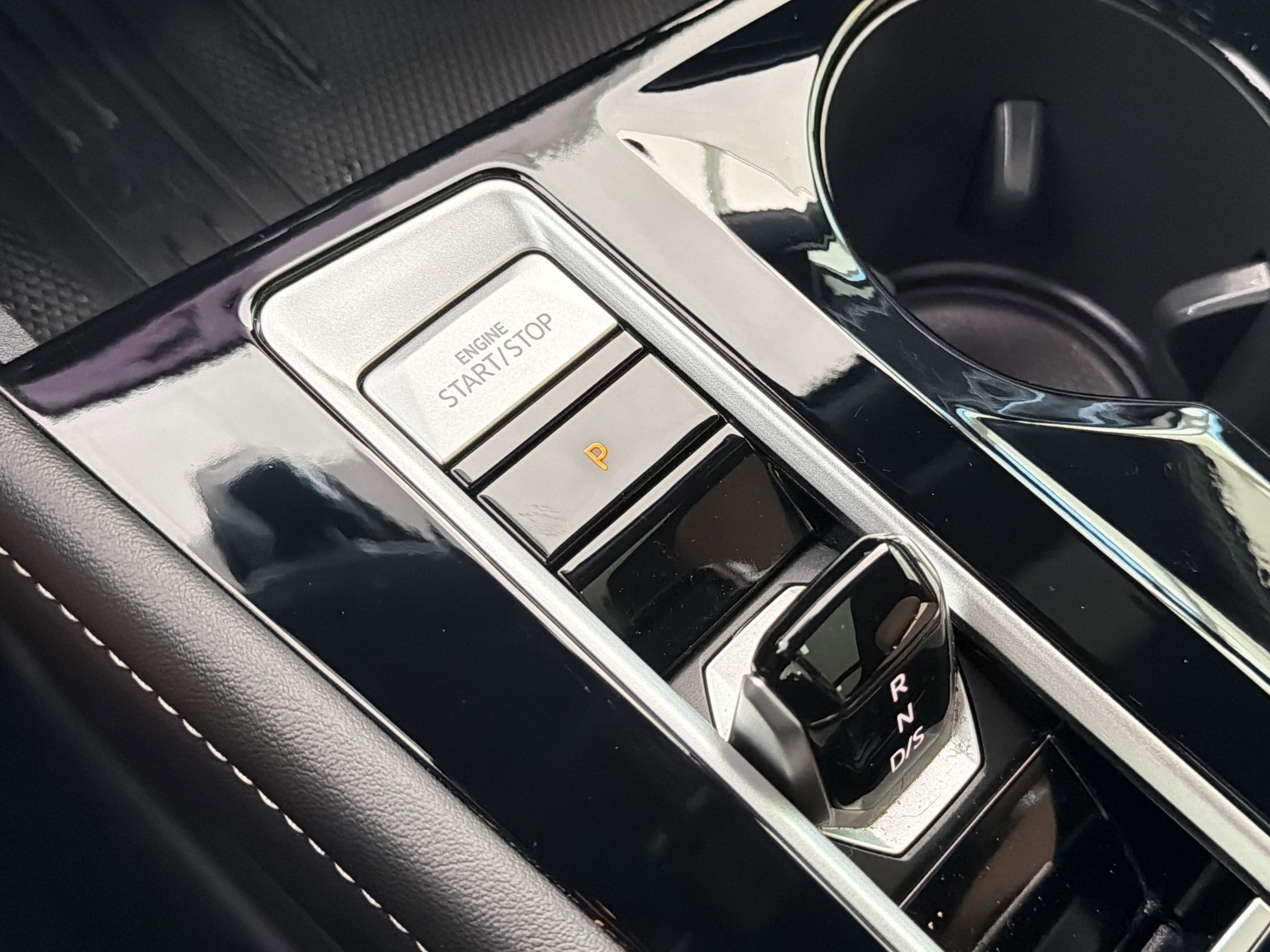 Certified 2025 Volkswagen Atlas Cross Sport SEL image 27