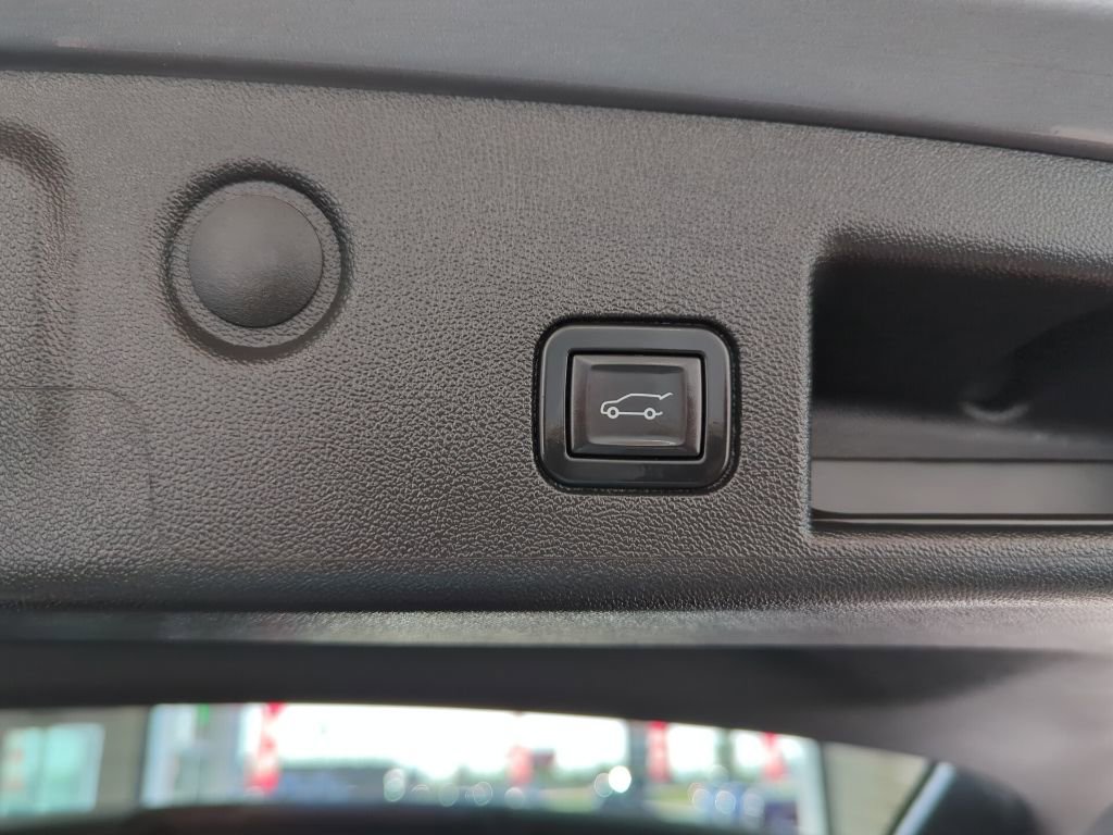 Used 2023 Chevrolet Equinox LT FWD image 8