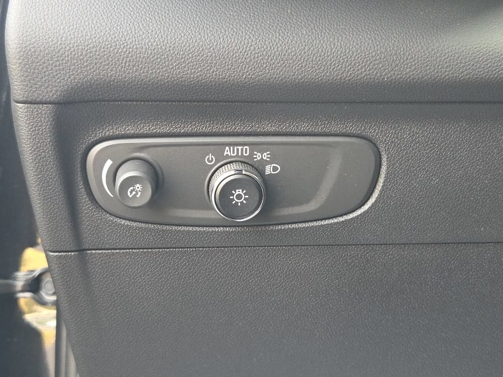 Used 2023 Buick Envision Essence w/ Sport Touring Package AWD/4WD image 29