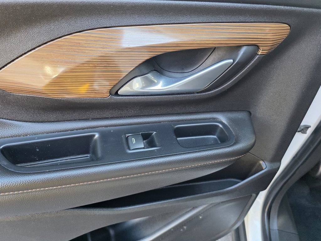 Used 2020 GMC Terrain SLE image 33