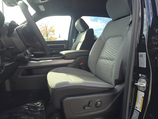 New 2026 RAM 1500 4x4 Crew Cab image 9
