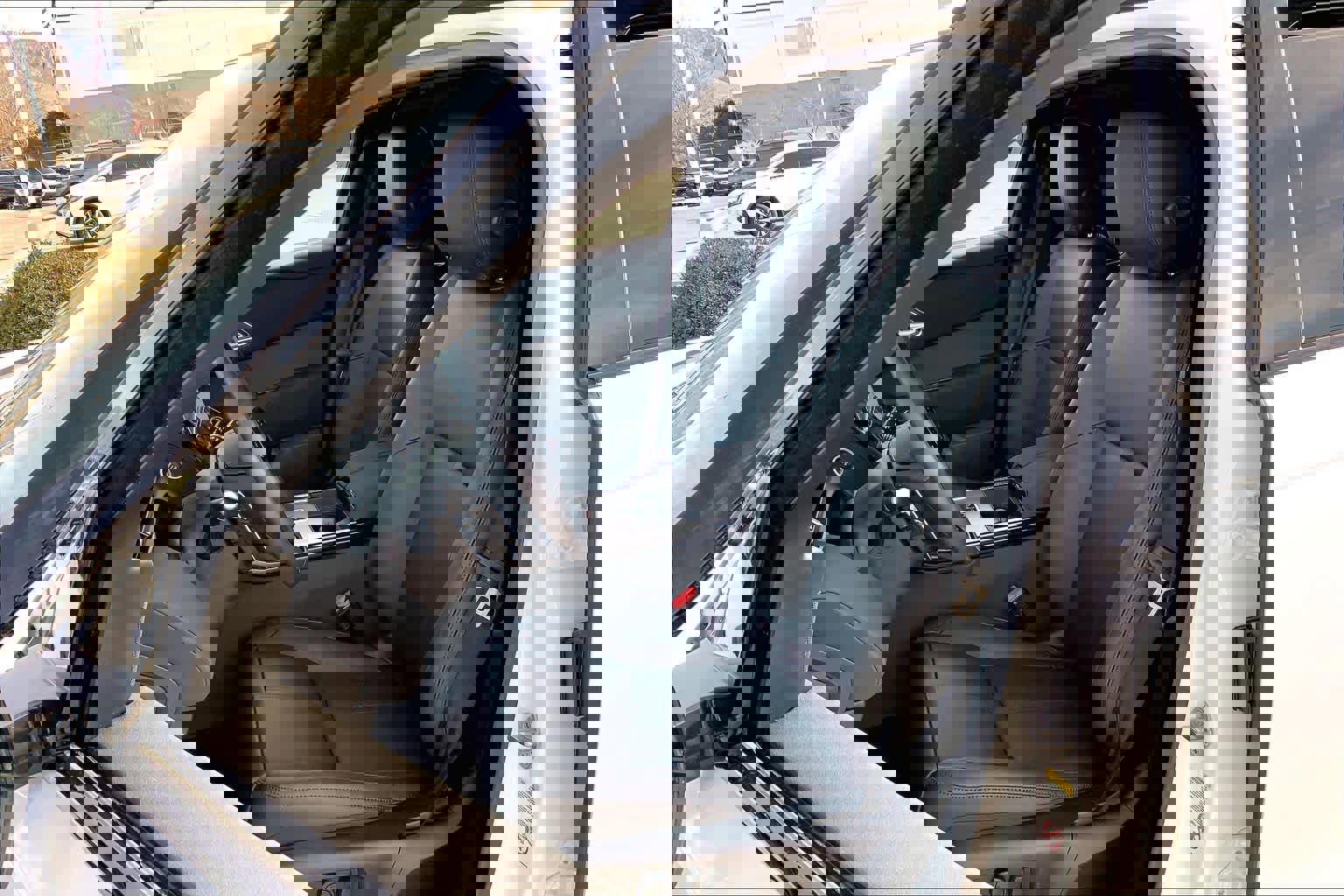 Used 2025 Land Rover Range Rover Velar Dynamic SE image 6