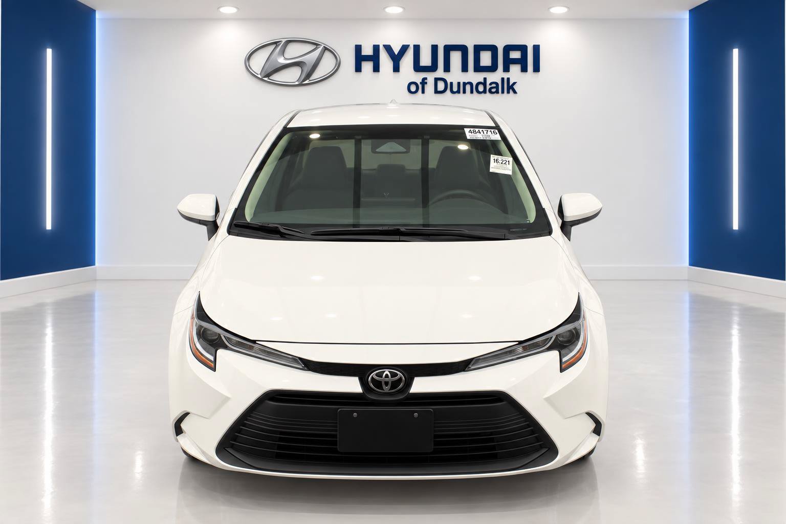 Used 2025 Toyota Corolla LE FWD image 5
