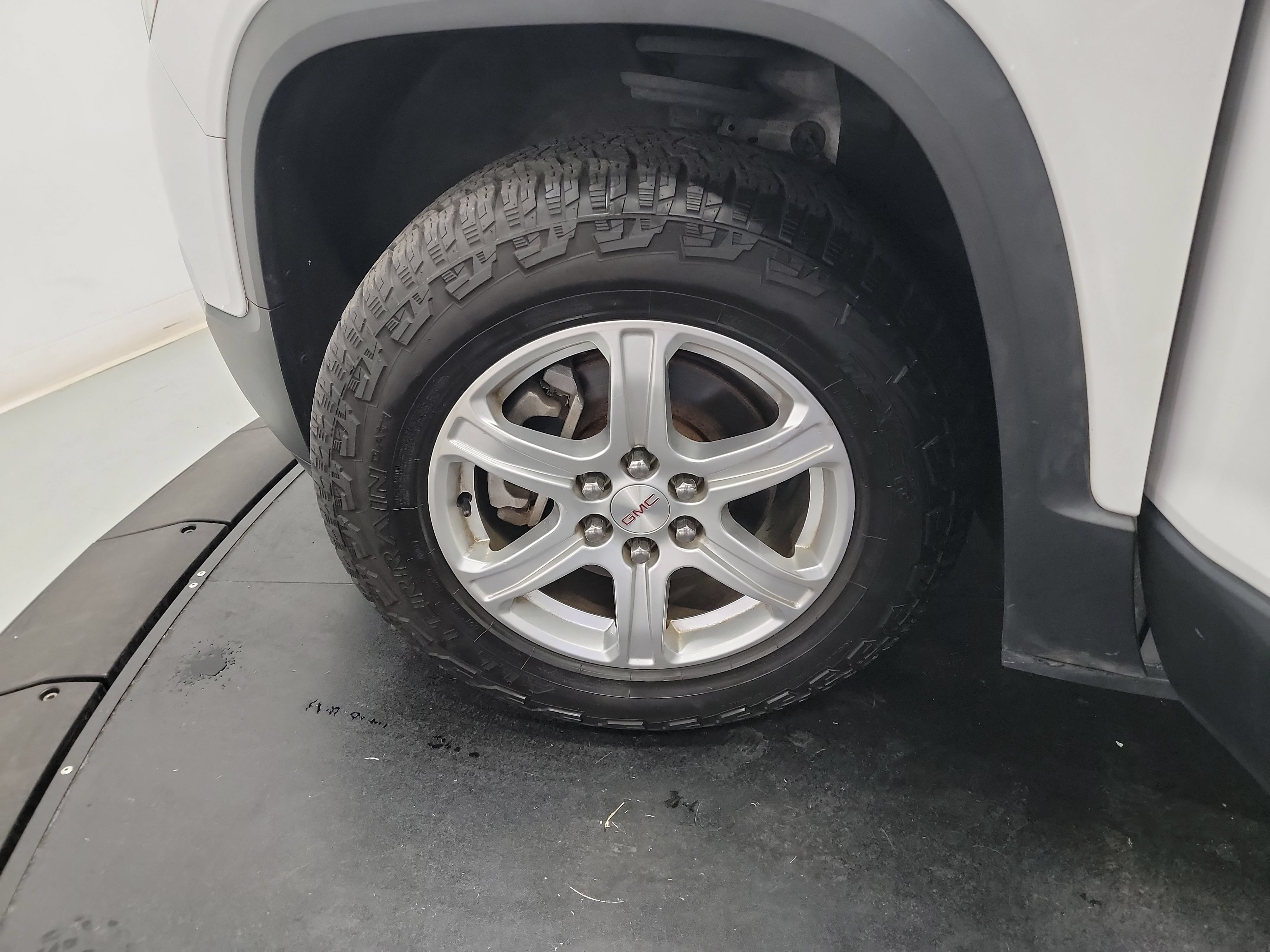 Used 2019 GMC Acadia SLE FWD image 29