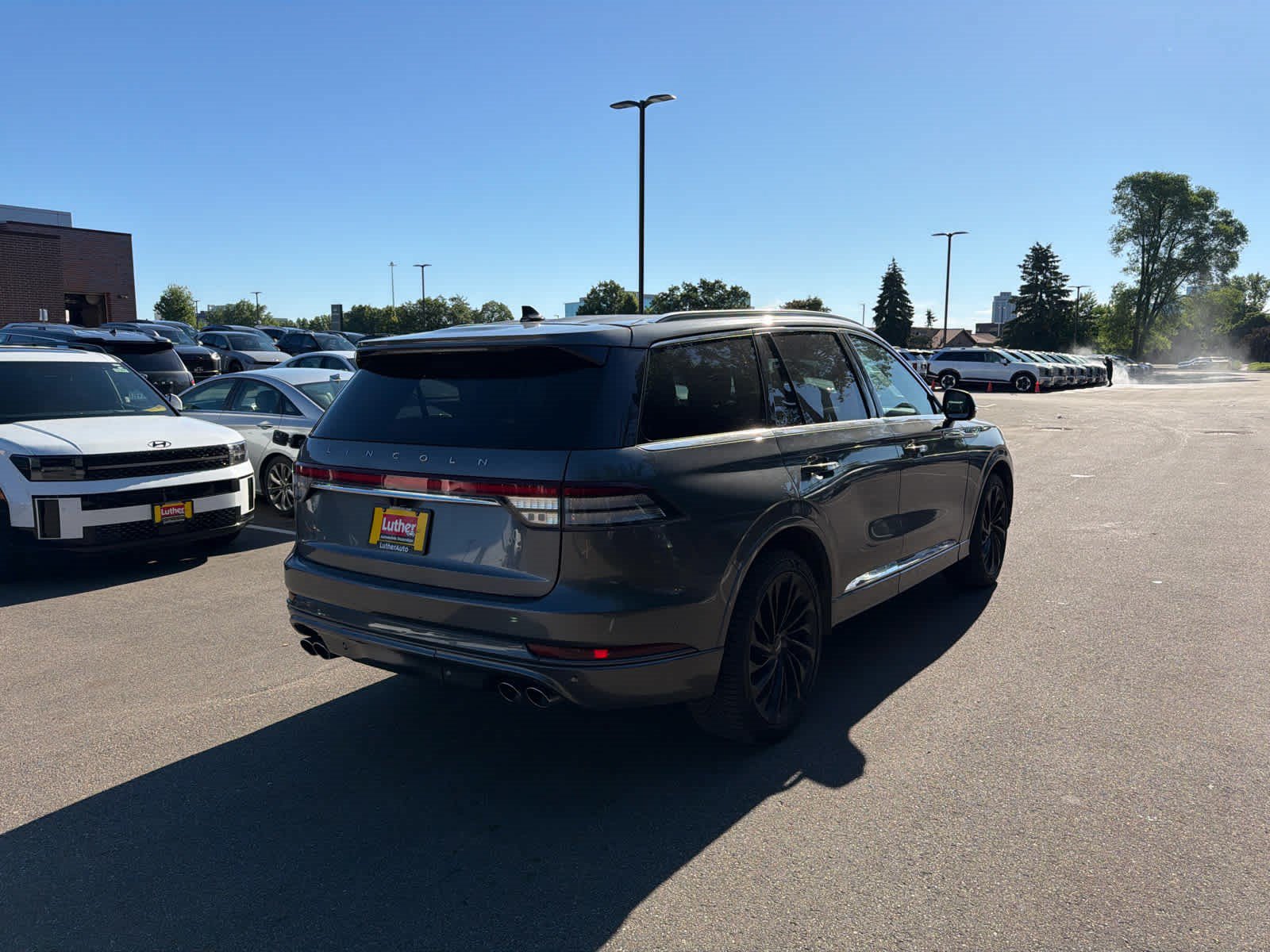 Used 2021 Lincoln Aviator Reserve w/ Equipment Group 208A AWD/4WD image 2
