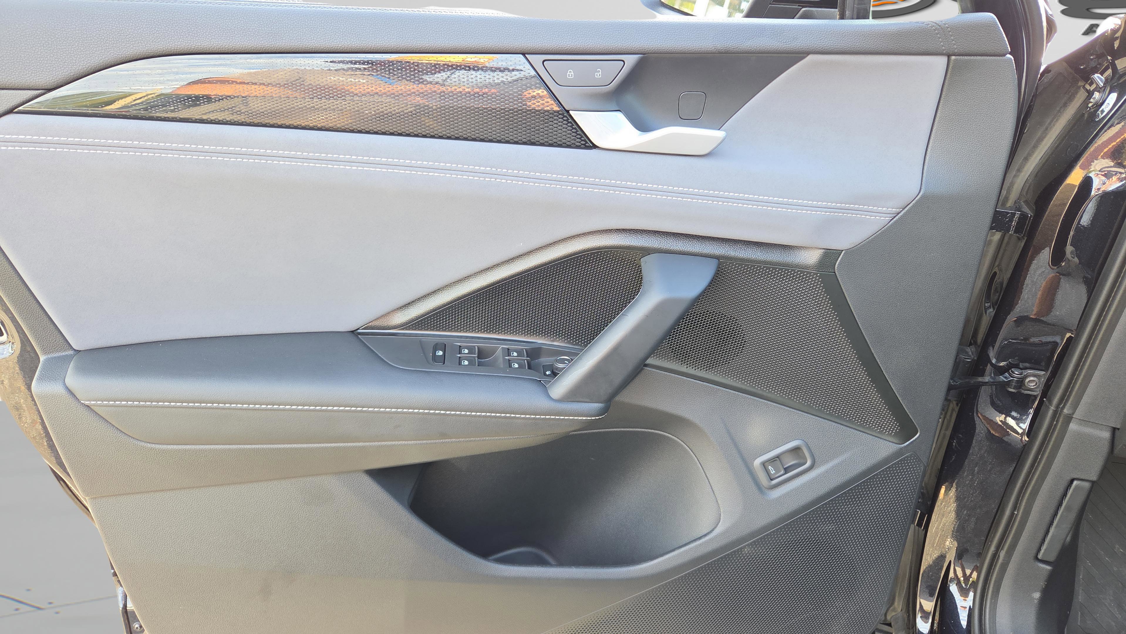 Used 2025 Volkswagen Tiguan SE image 21