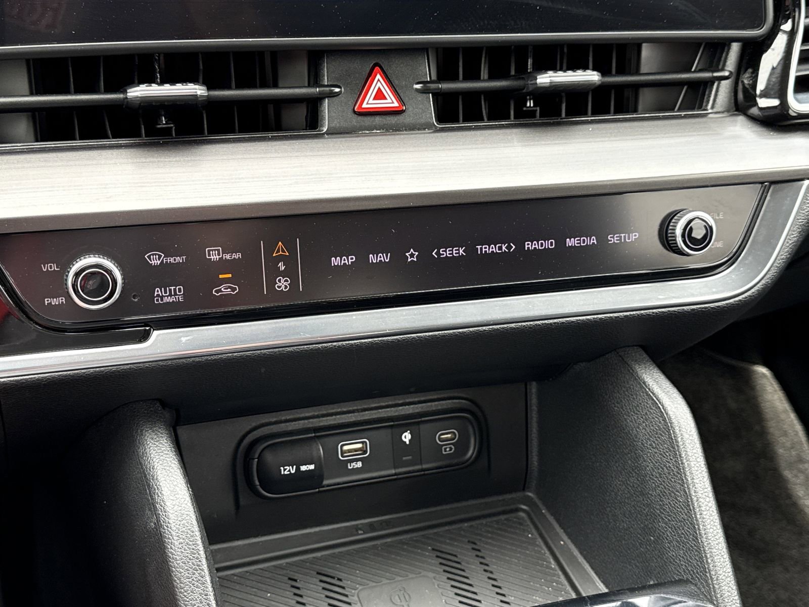 Used 2024 Kia Sportage EX image 27