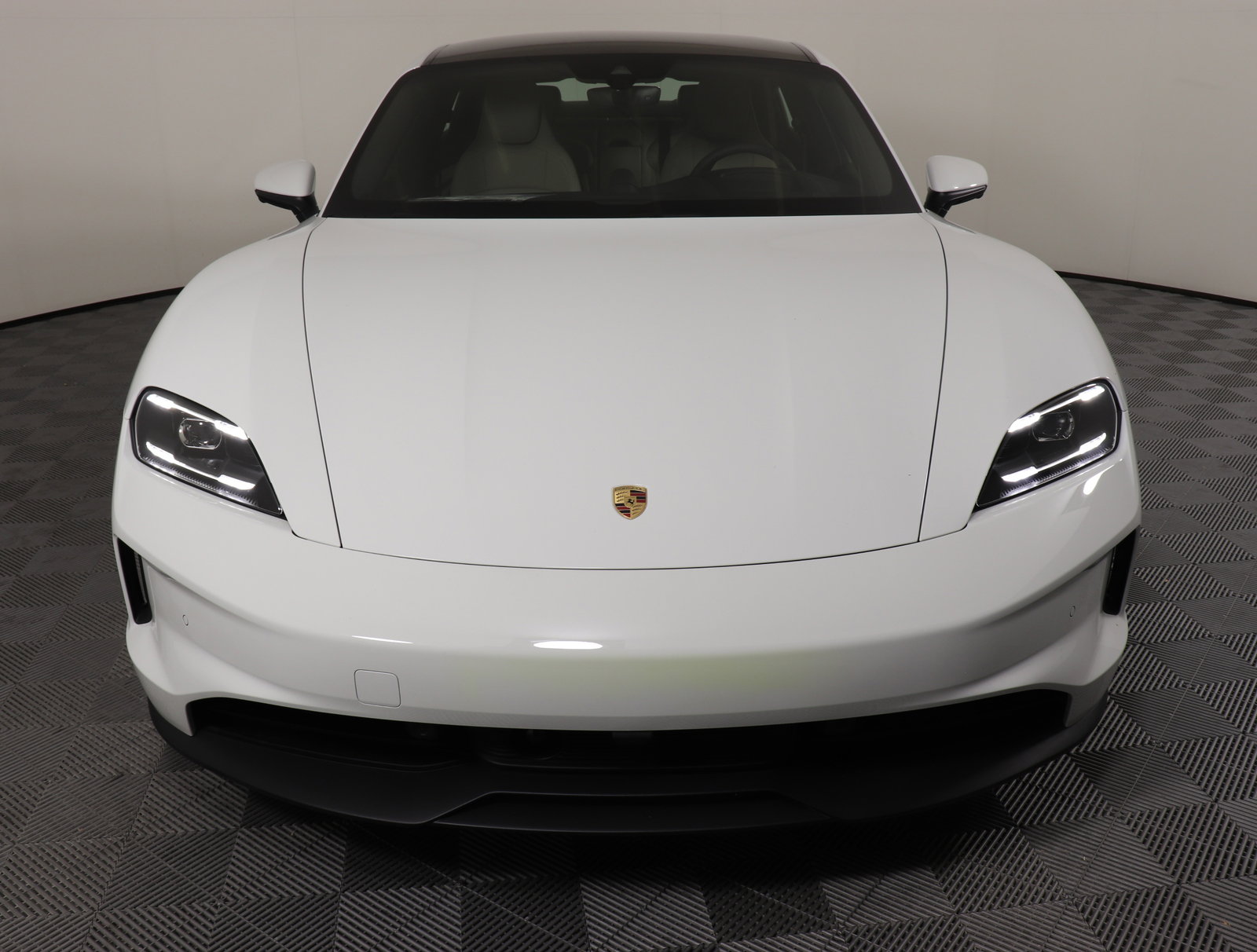 Used 2025 Porsche Taycan image 14