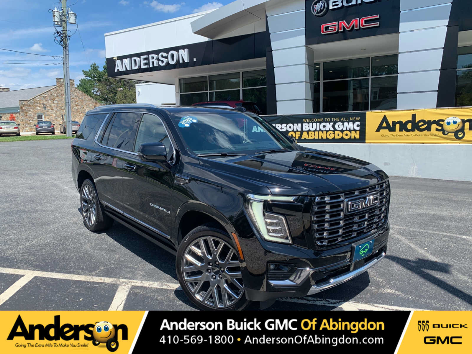 Used 2025 GMC Yukon Denali Ultimate AWD/4WD image 1