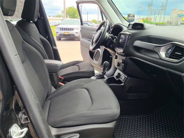 Used 2023 Jeep Renegade Latitude w/ Premium Group image 17