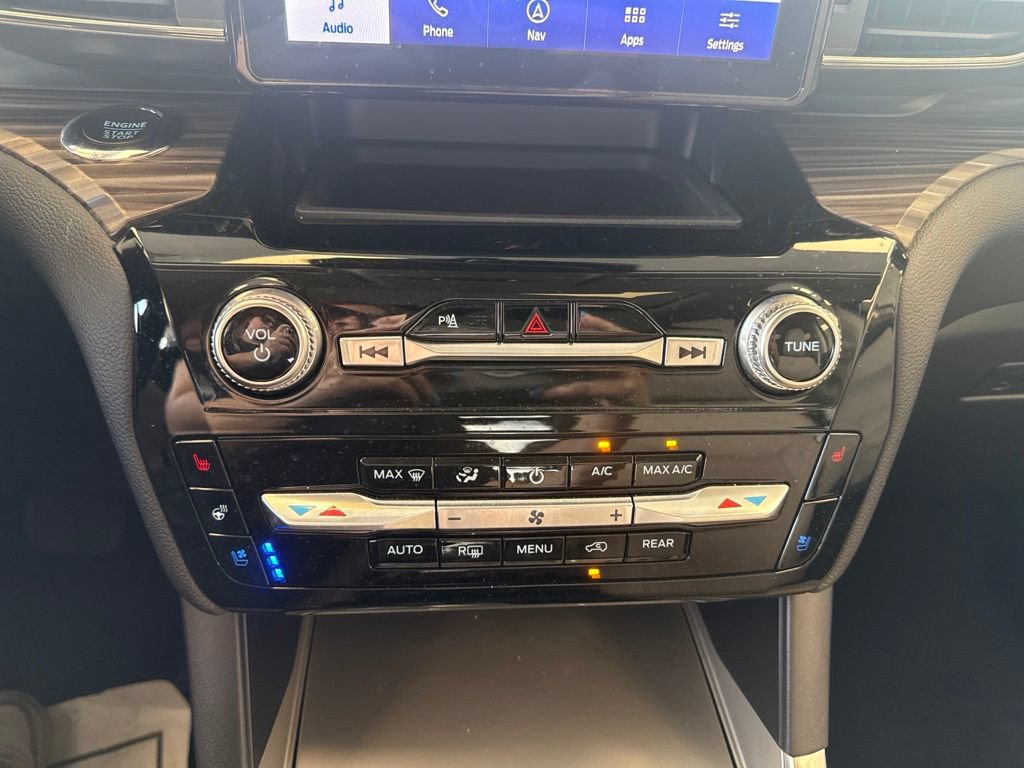 Used 2024 Ford Explorer Limited w/ Equipment Group 301A AWD/4WD image 24