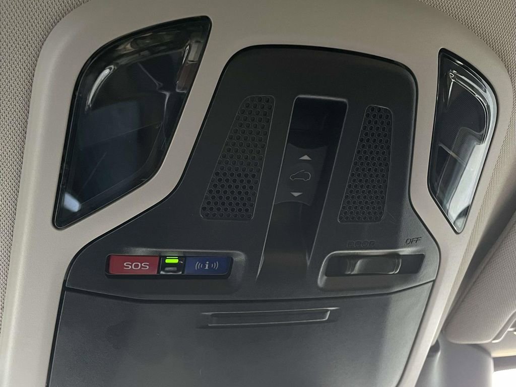 Used 2025 Subaru Outback Touring XT image 21