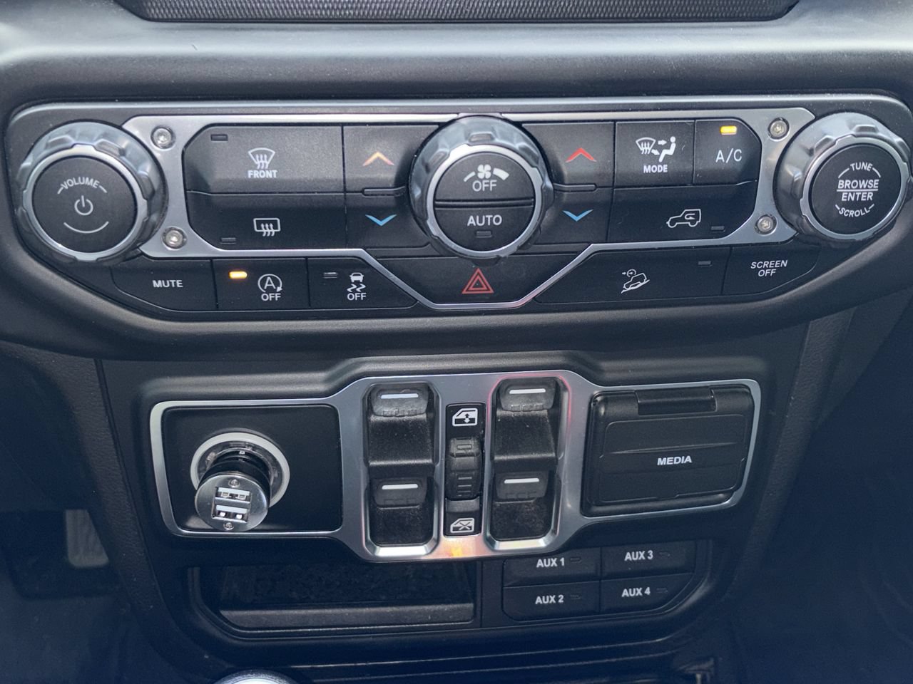 Used 2019 Jeep Wrangler Unlimited Sport S AWD/4WD image 5