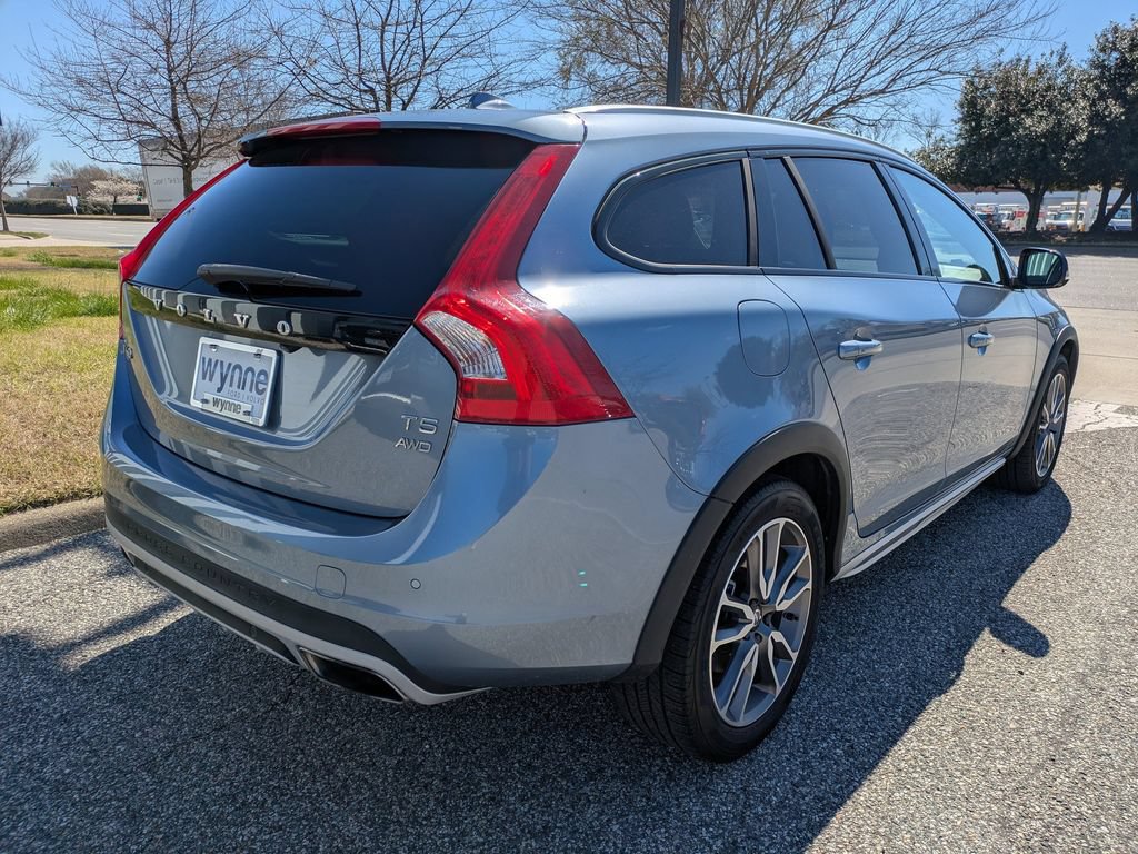 Used 2018 Volvo V60 T5 Cross Country AWD/4WD image 4