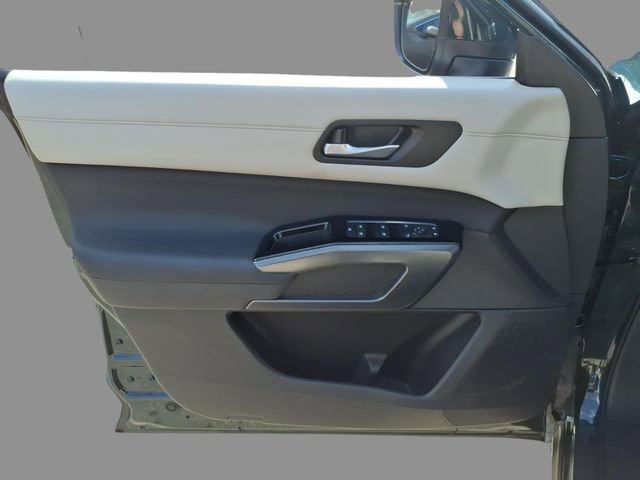 Used 2025 Nissan Pathfinder SL FWD image 16