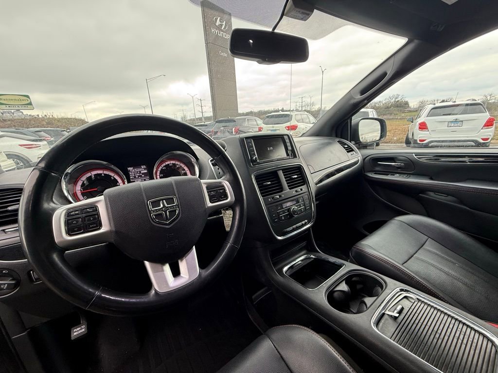 Used 2018 Dodge Grand Caravan GT image 2