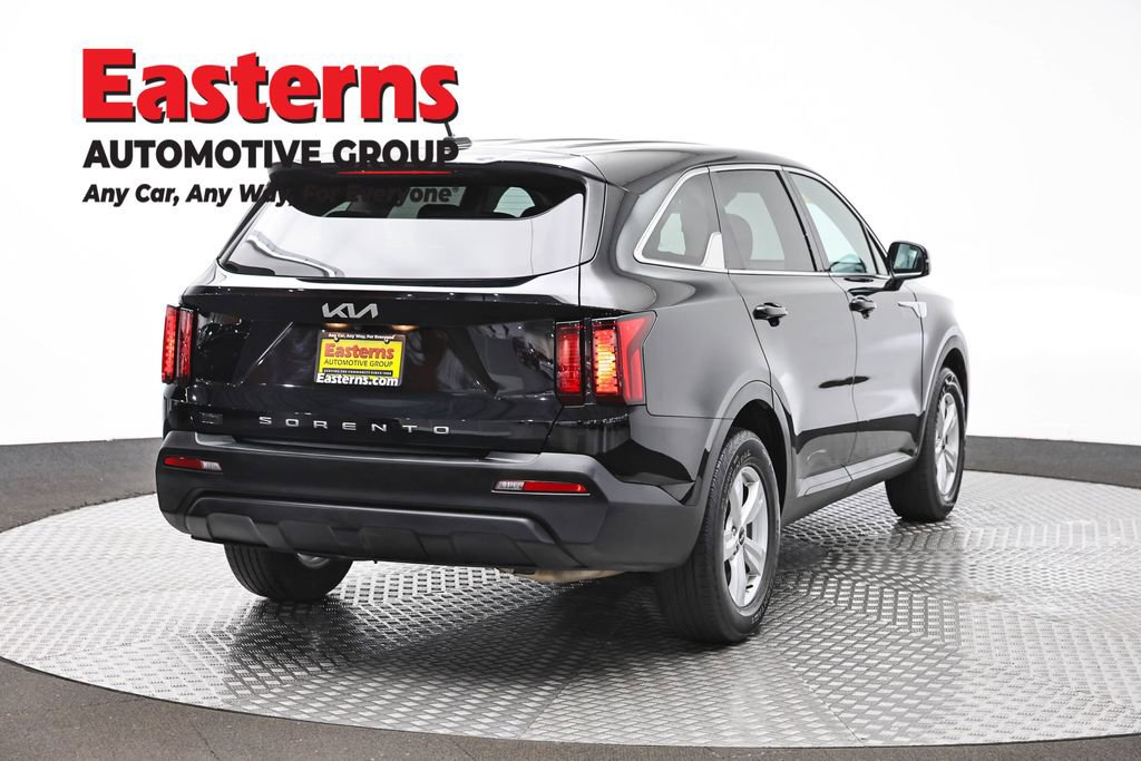 Used 2022 Kia Sorento LX FWD image 5