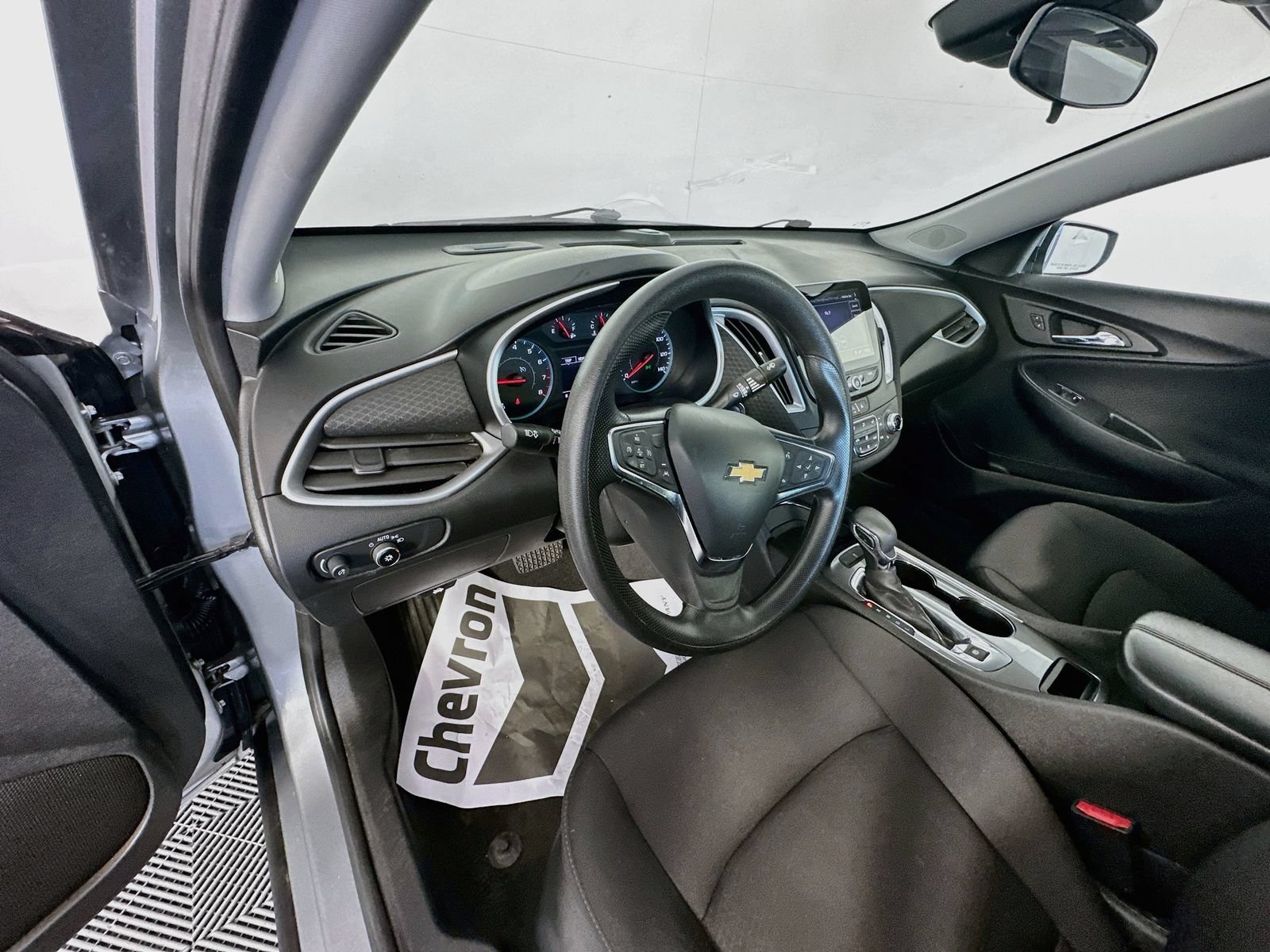 Used 2023 Chevrolet Malibu LT FWD image 9