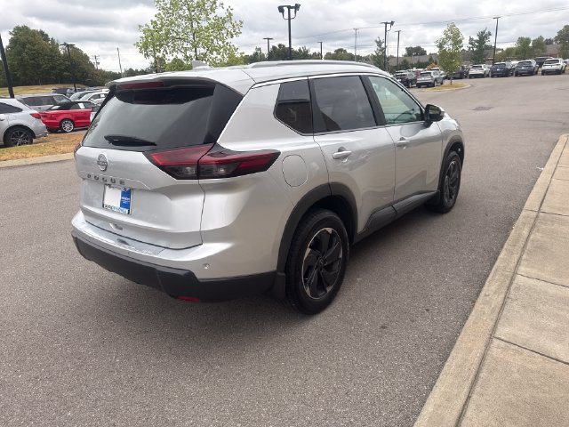 Used 2025 Nissan Rogue SV w/ SV Premium Package FWD image 5