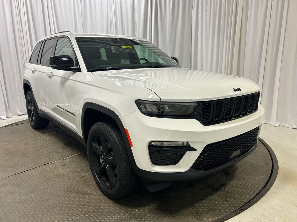 New 2025 Jeep Grand Cherokee Limited w/ Black Appearance Package image 1