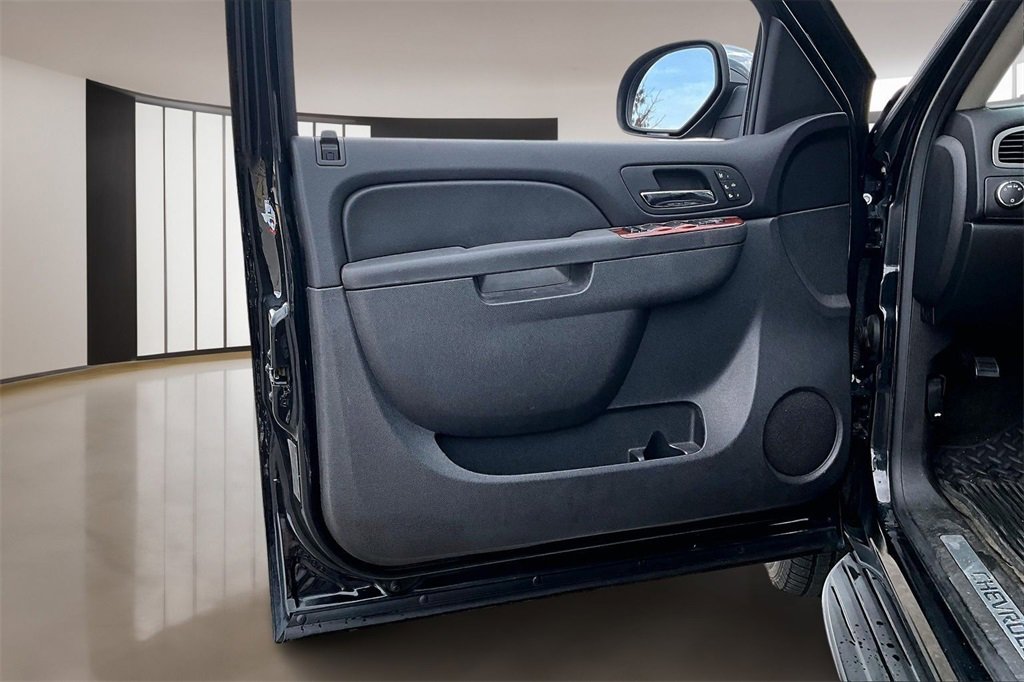 Used 2010 Chevrolet Tahoe LTZ image 18