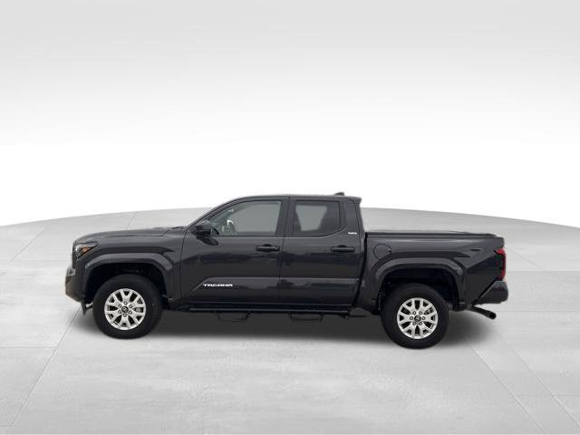 Used 2025 Toyota Tacoma SR5 AWD/4WD image 4