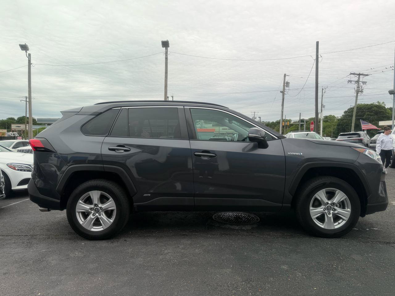 Used 2019 Toyota RAV4 XLE AWD/4WD image 3