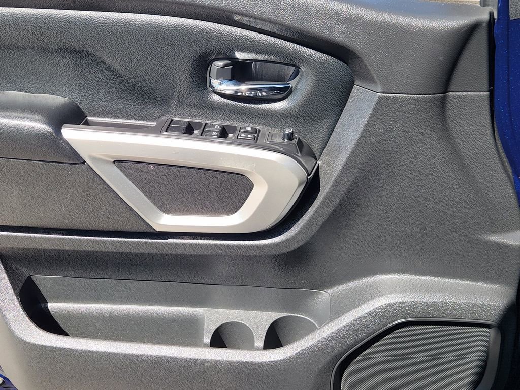 Used 2022 Nissan Titan SV image 17