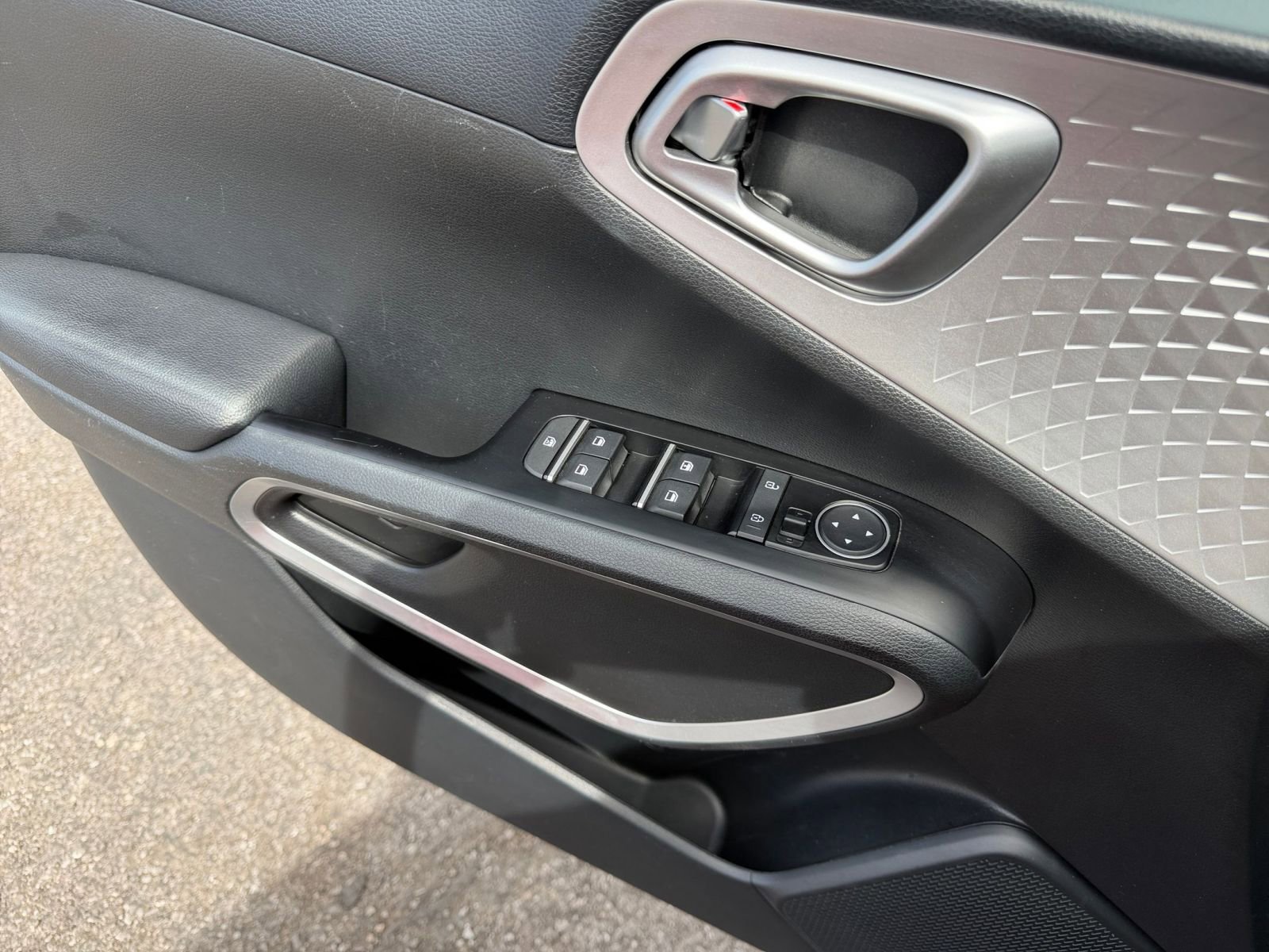 Used 2025 Kia Soul LX w/ LX Technology Package FWD image 18