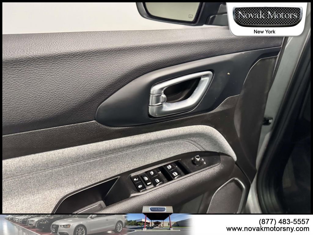 Used 2023 Jeep Compass Latitude w/ Sun and Sound Group image 13