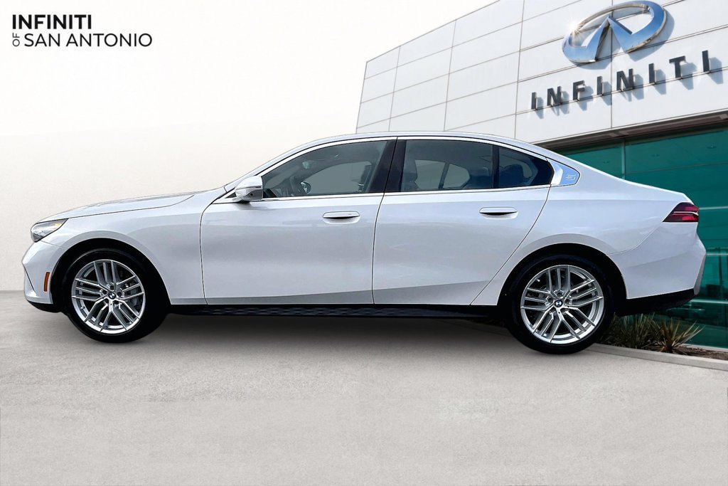 Used 2025 BMW 530i w/ Premium Package RWD image 45