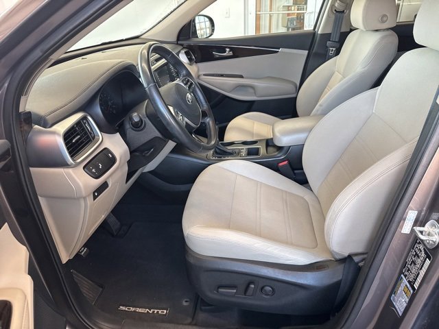 Used 2019 Kia Sorento LX w/ LX Convenience Package image 17