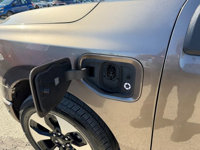 Used 2022 Ford F150 Lightning Platinum image 13