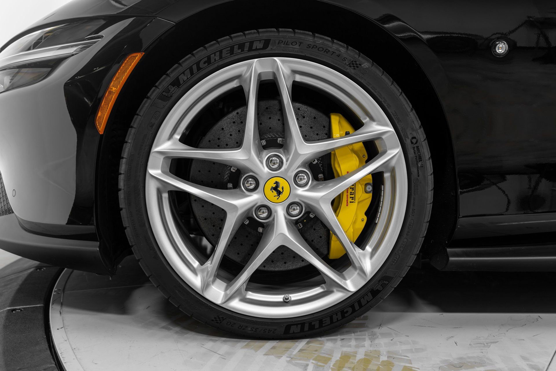 Certified 2025 Ferrari Roma Spider RWD image 13