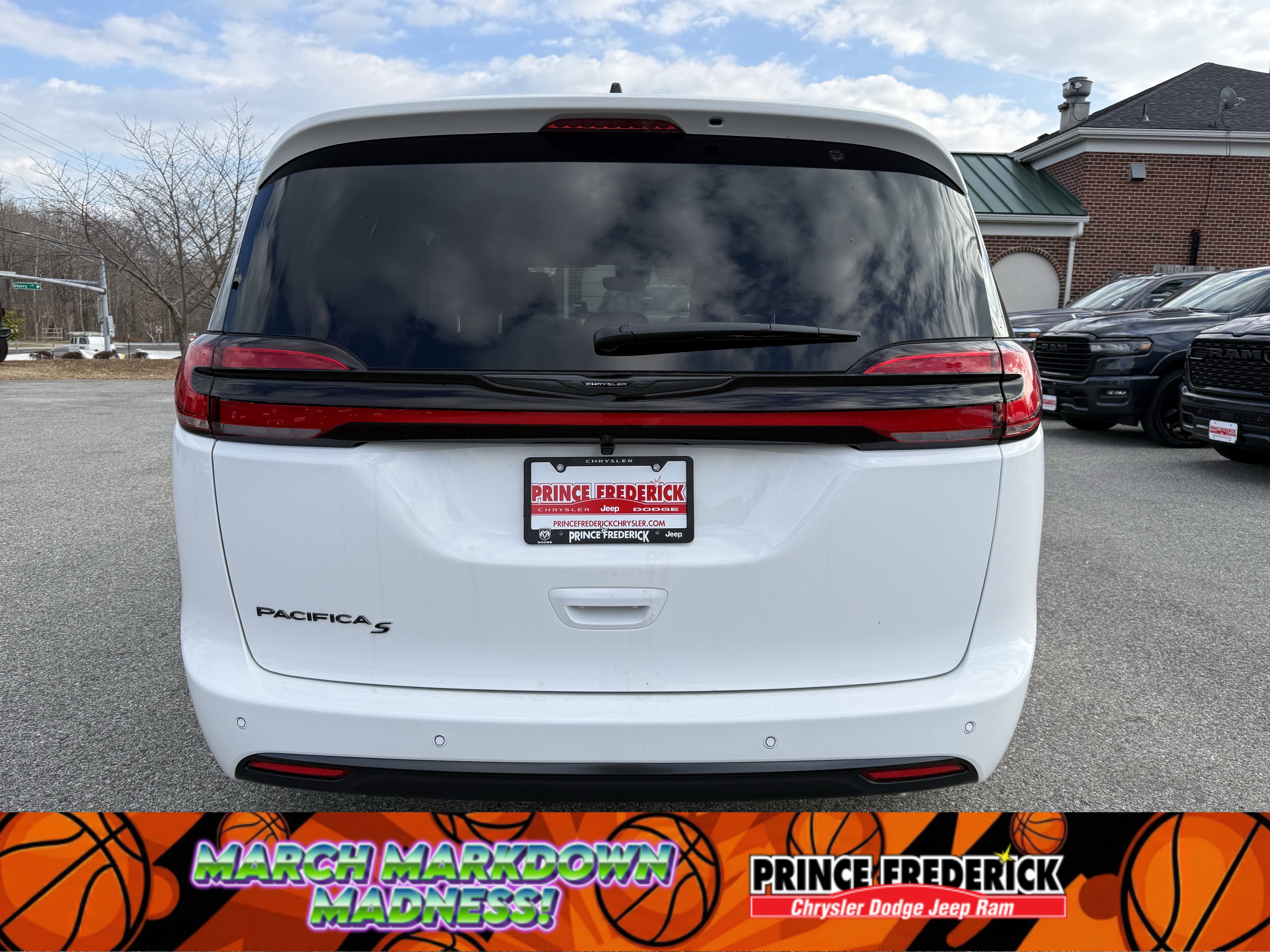 New 2026 Chrysler Pacifica Select image 4