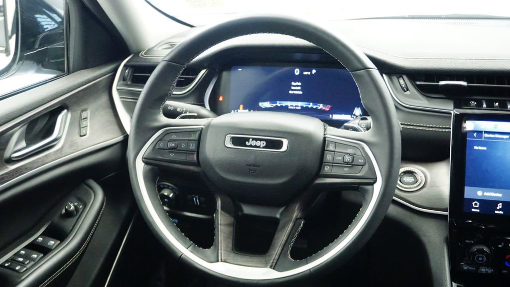 Certified 2023 Jeep Grand Cherokee Limited w/ Black Appearance Package image 21