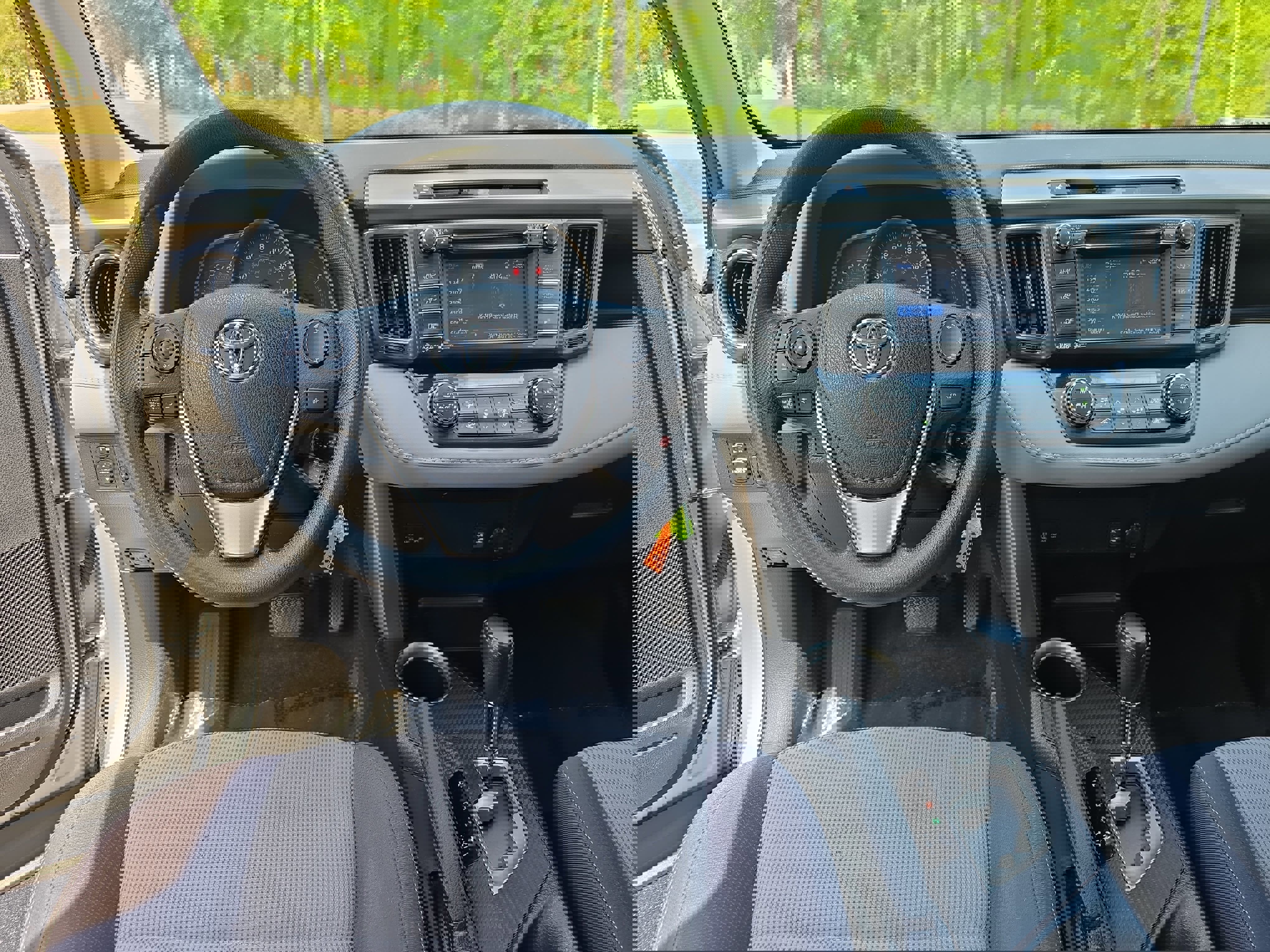 Used 2014 Toyota RAV4 XLE image 17