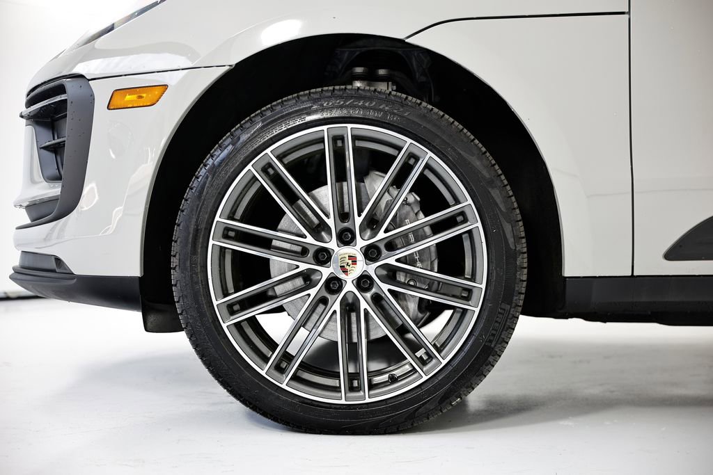 Used 2025 Porsche Macan image 13