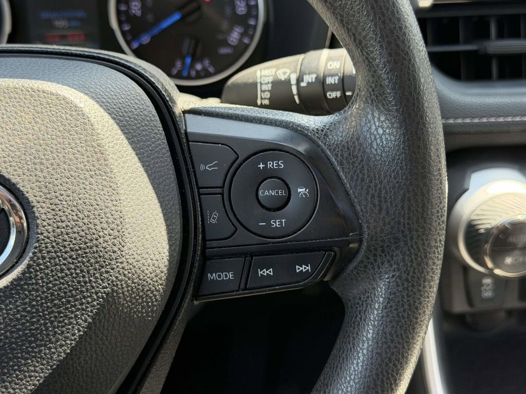 Used 2019 Toyota RAV4 XLE w/ Convenience Package image 10