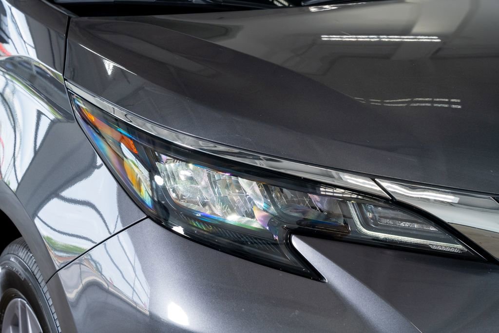 Used 2025 Toyota Sienna XLE image 6