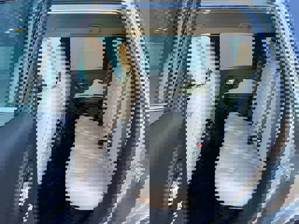 Used 2016 Jeep Cherokee Latitude w/ Cold Weather Group image 17